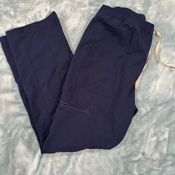 Men's Navy Figs Cairo Cargo Scrub Pants™ - Picture 3 of 4